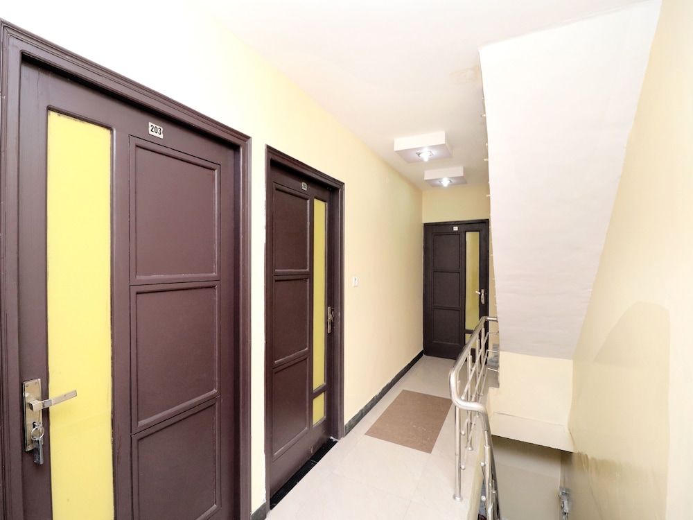 OYO 14860 Hotel Silver Star
