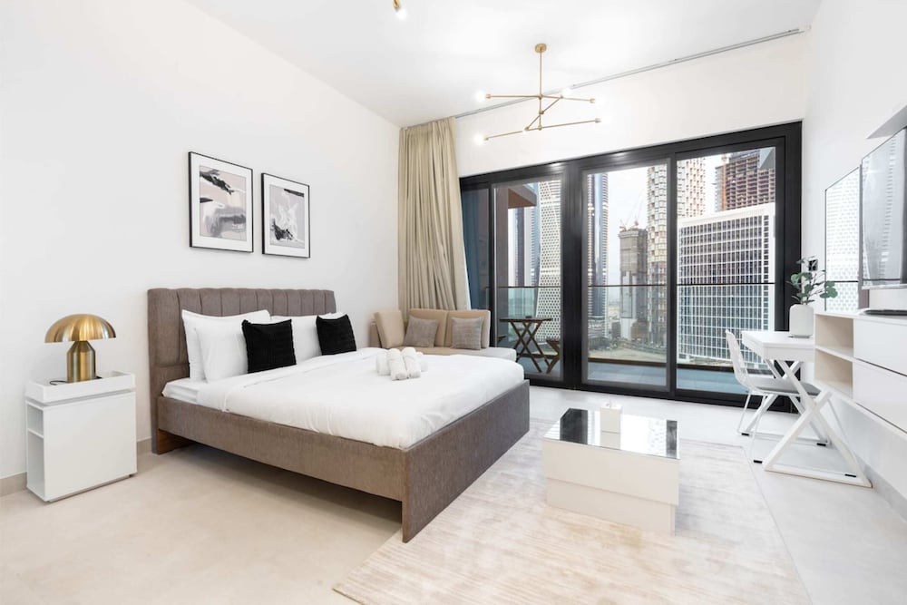 Contemporary Studio Apartment, Dubai Business Bay!