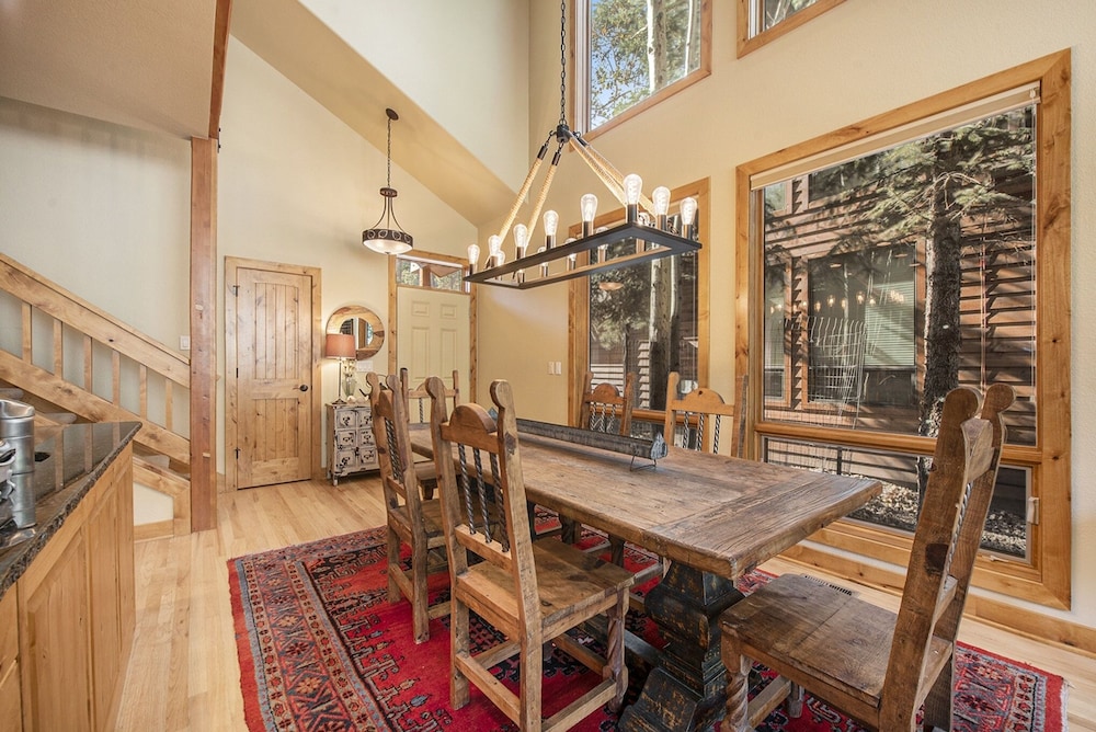Fall River Retreat - Monthly Long-term Vacation Rental 3 Bedroom Townhouse by RedAwning