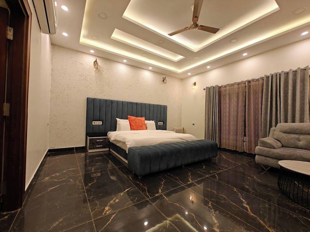 The Paradise - Luxury 3BR Villa Near the Airport in Dehradun