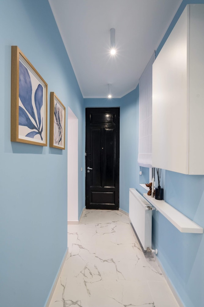 Contemporary Aparthotel 2-BR Flats Near Old Town, Quiet & Serene