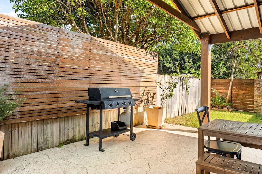 2-bed Beach Escape With Courtyard