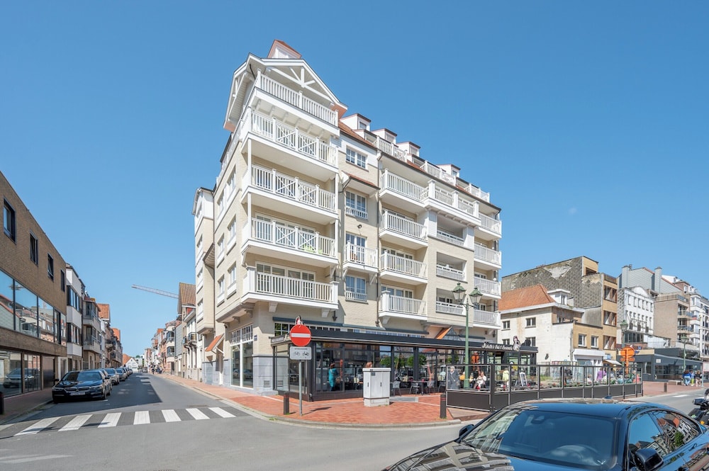 Apartment in Knokke Near Lippenslaan