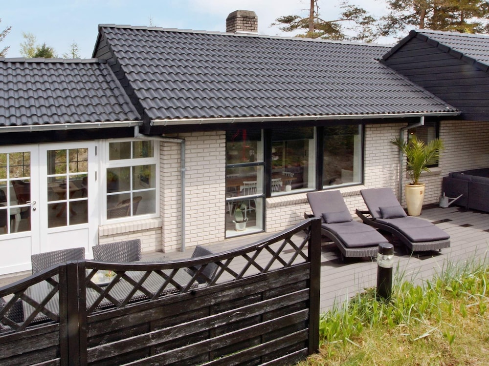 Tranquil Beach Retreat-by Traum