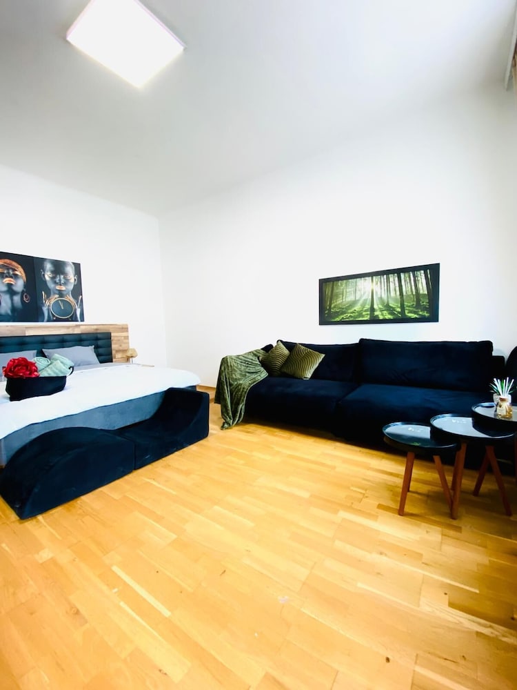 Bright 2BR Apartment Near Westbahnhof