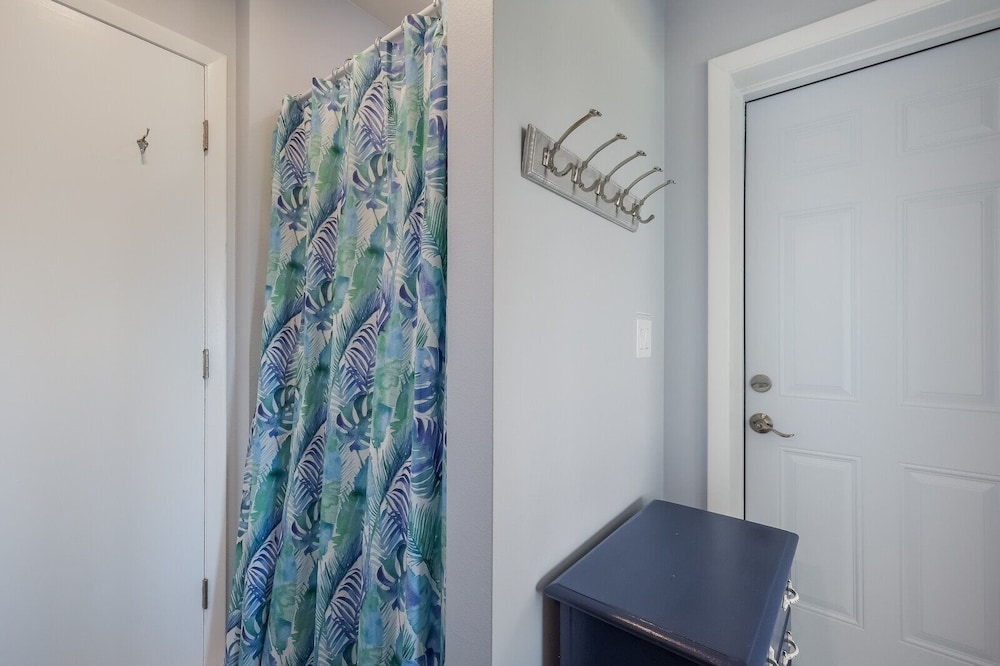 Flamingo Bay 4 Bedroom Home by RedAwning view 3