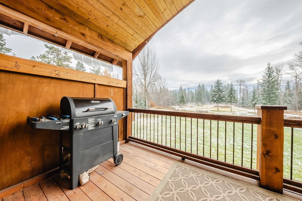 Flathead River Retreat For 15!