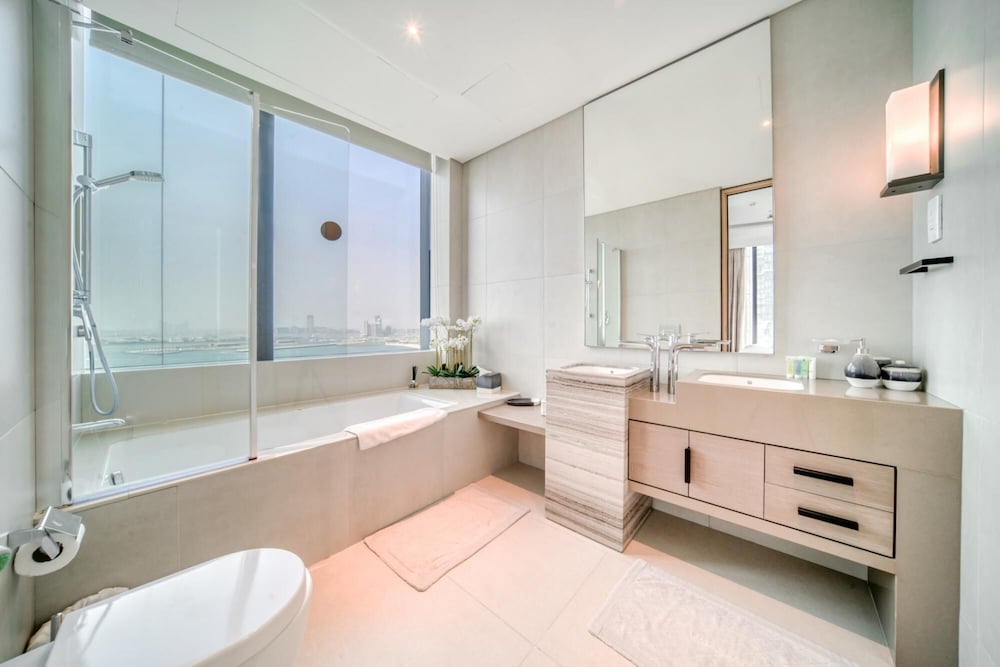 Picturesque Balcony and Beach Haven at Address JBR