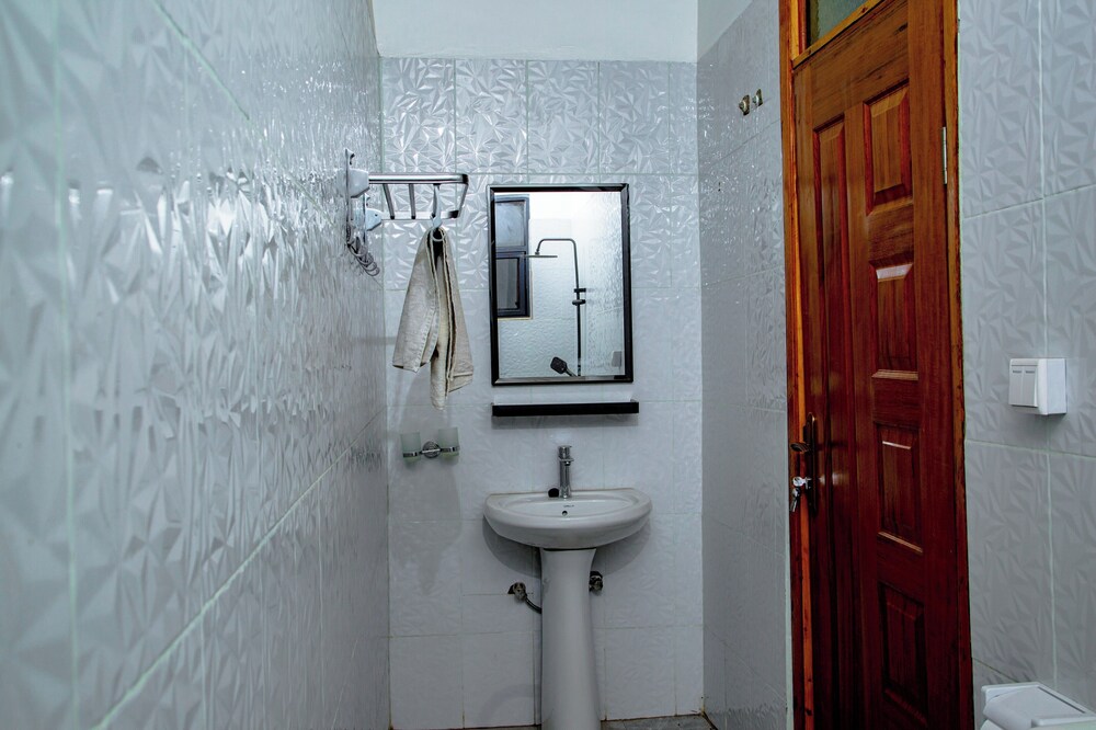 Inviting 8-bed House in Kigali Near rbd