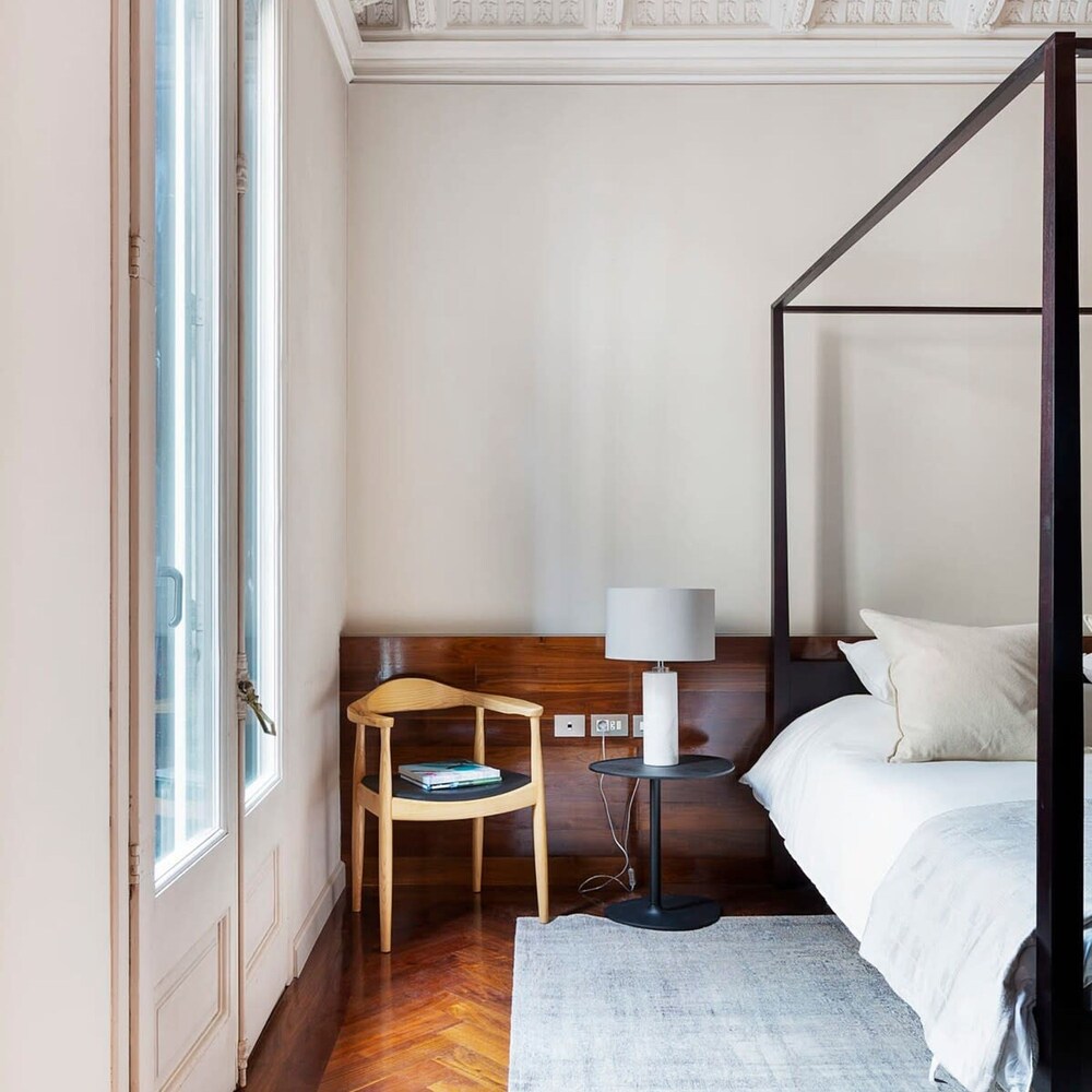 Artist Modernist 3-br Gem Next to Paseo de Gracia