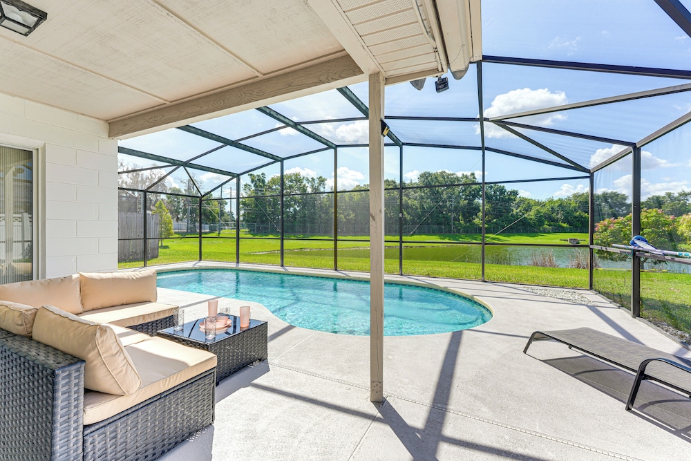 6 Mi to Disney World: Lake-view Retreat w/ Pool!