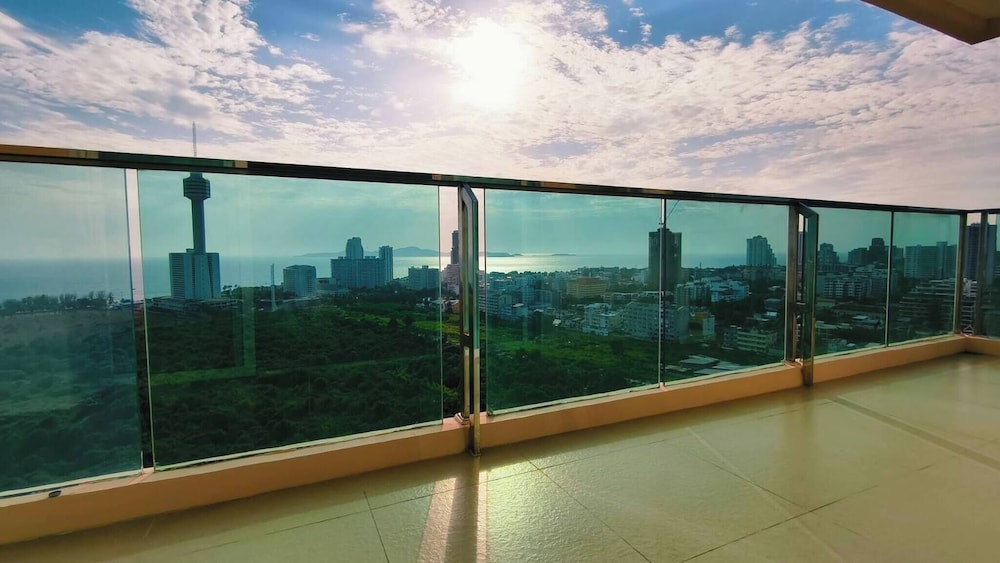 Luxury 2-bedroom Sea View Escape