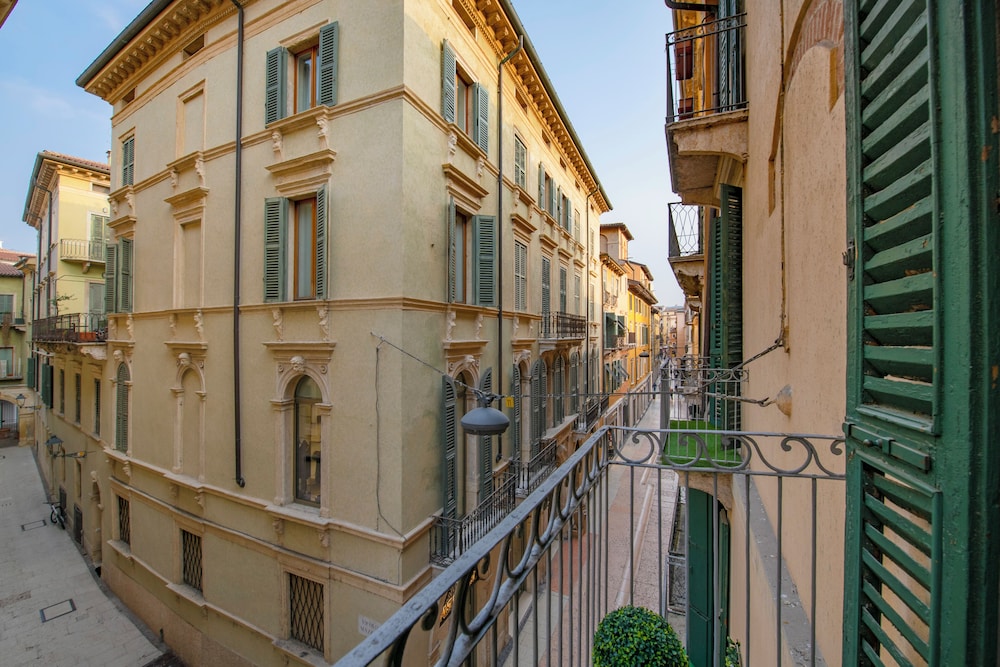 You & Me Corporation Home Verona Centro