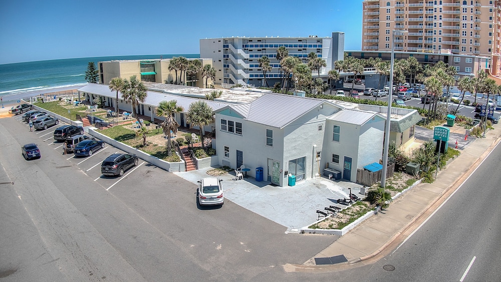 Daytona Shores Inn & Suites