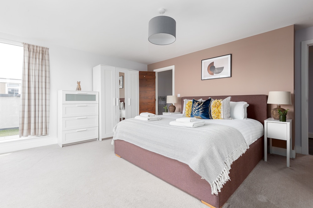 Impressive 2 Bed Penthouse in Wandsworth