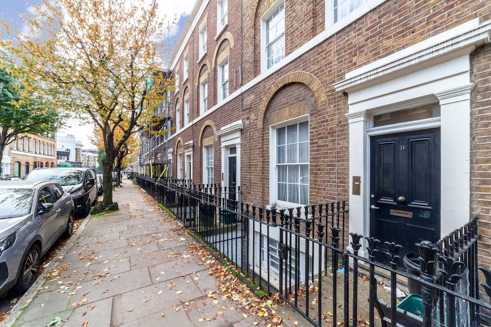 Period Victorian Abode In Idyllic Kings Cross
