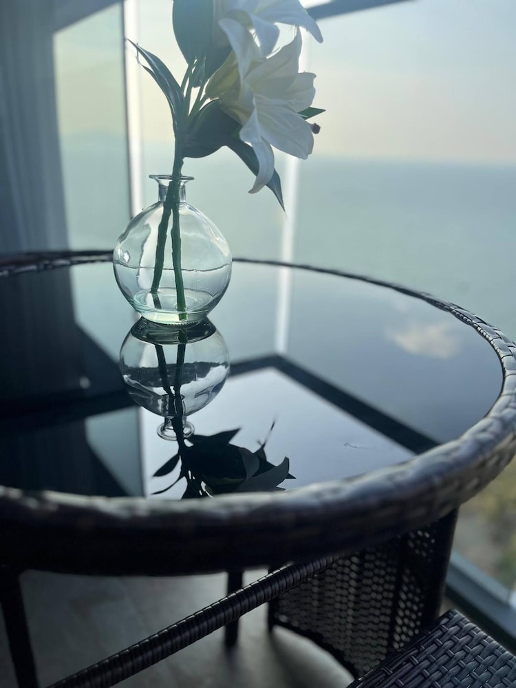 Breath Taking Sea View - Luxury Living
