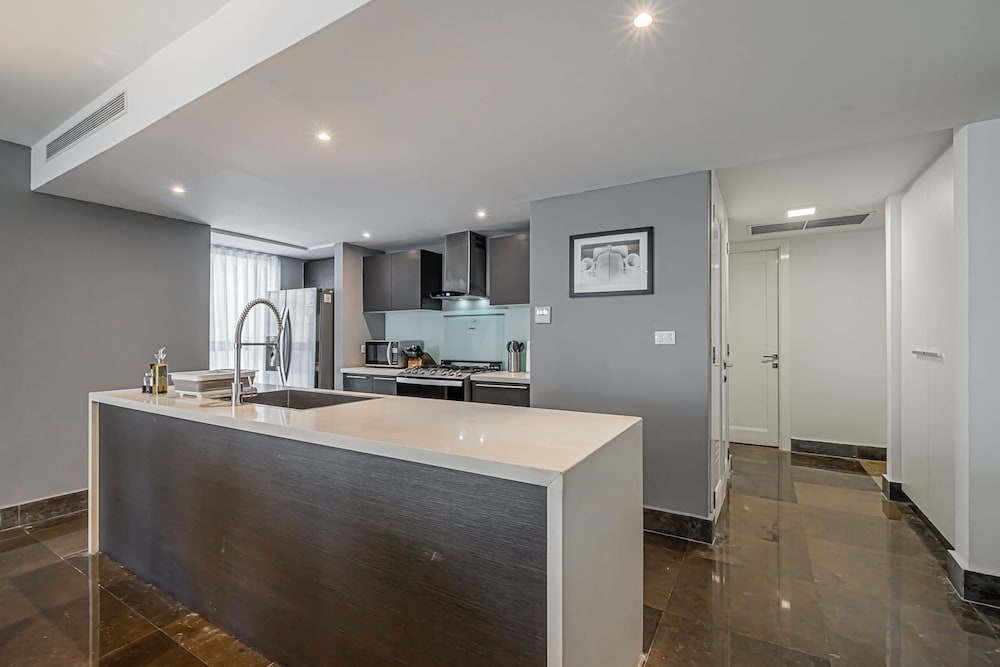 w Majestic 2BR w Perfect Balcony in YOO