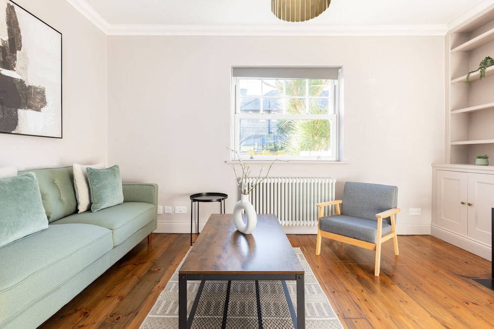 Spacious 3 Bed Flat Putney
