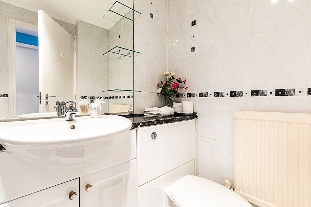 Chancery Lane Gem w/ Balcony and Lift