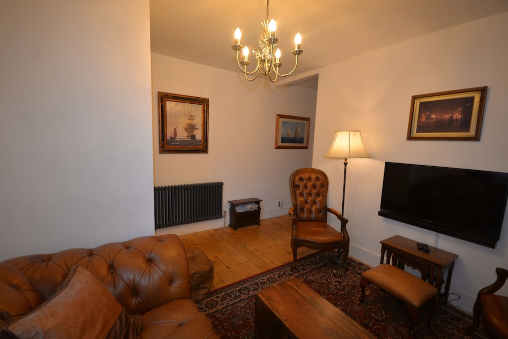 Delightful Cottage In Sandwich - One Bedroom