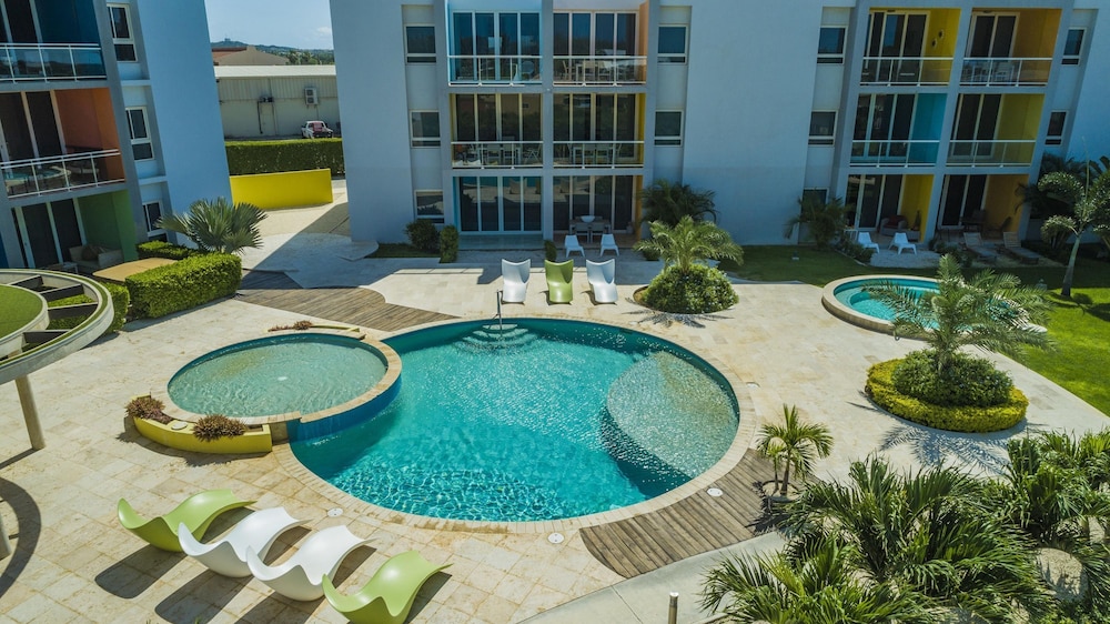 Charming 1br1ba Condo in Great Location With Pool