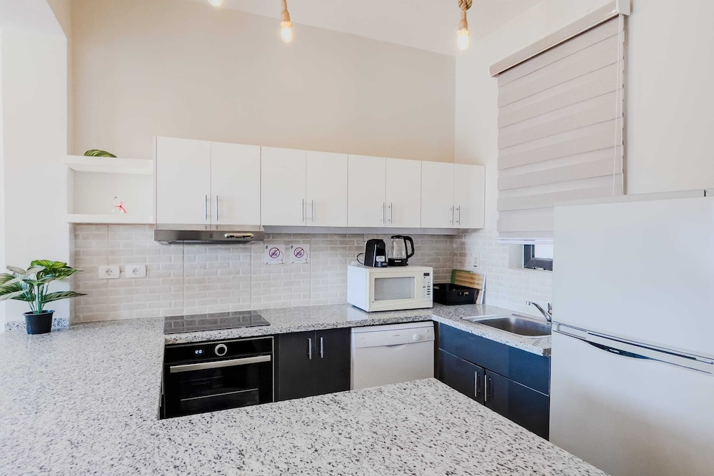 Astounding 3bdr Villa @ Tawila Pool Front