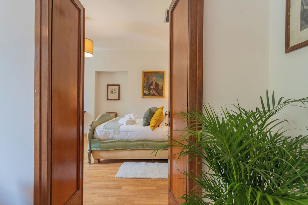 Luxury Apartments in Villa Cardinal Ciceri by Rent all Como