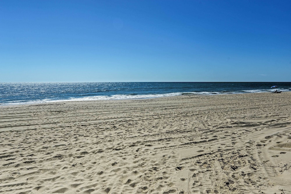 Direct Beach Access: Ocean City Getaway view 4