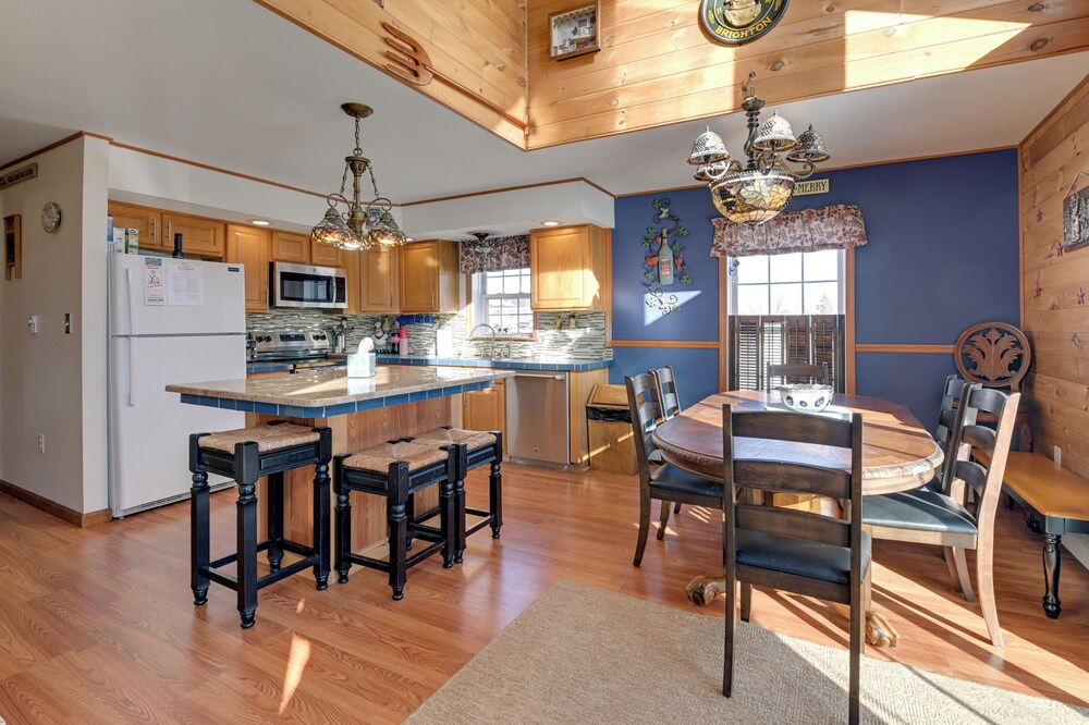 Steps From Lake George! 8-acre Home w/ Dock Access
