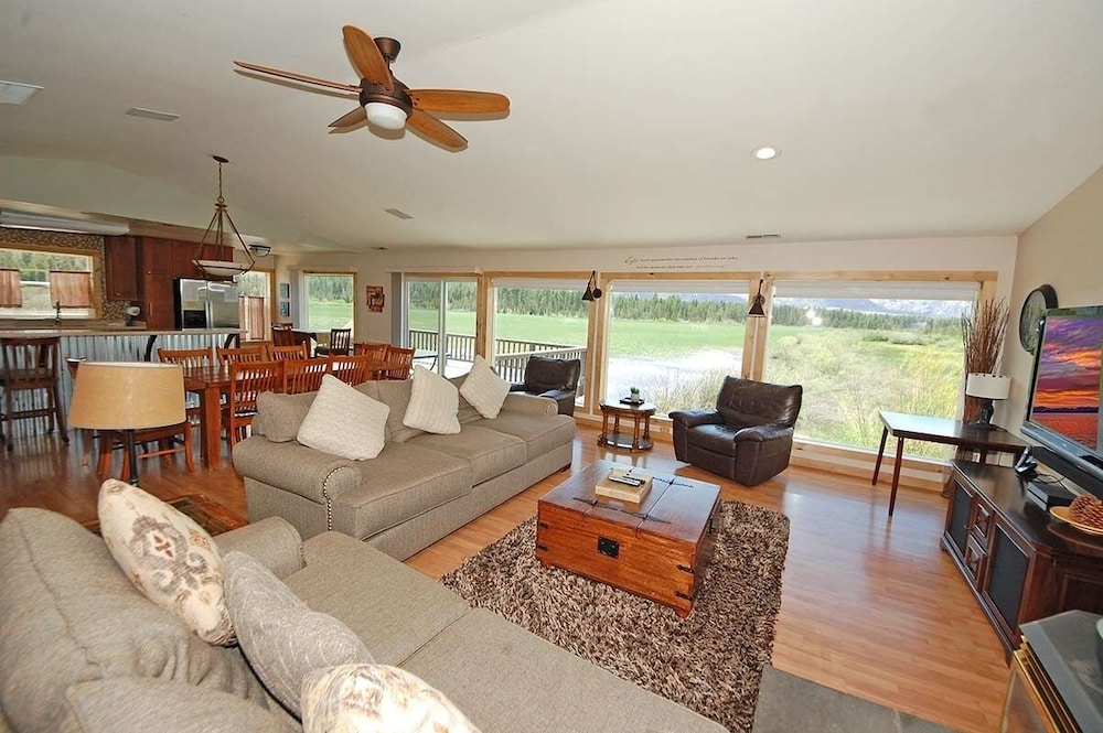 1712 Venice Drive 4 Bedroom Home by RedAwning