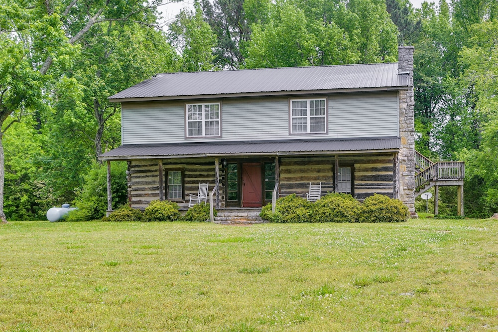 6 Mi to Scottsboro: Pet-friendly Cabin Apt view 4