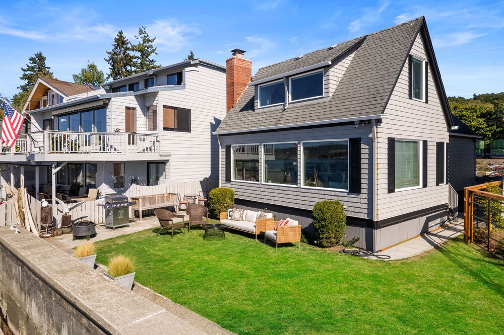 Beachfront Historical Home in University Place! view 5