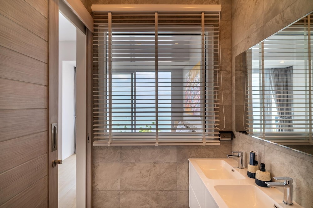 2bedroom TopFloorSeaView apartment KBR39