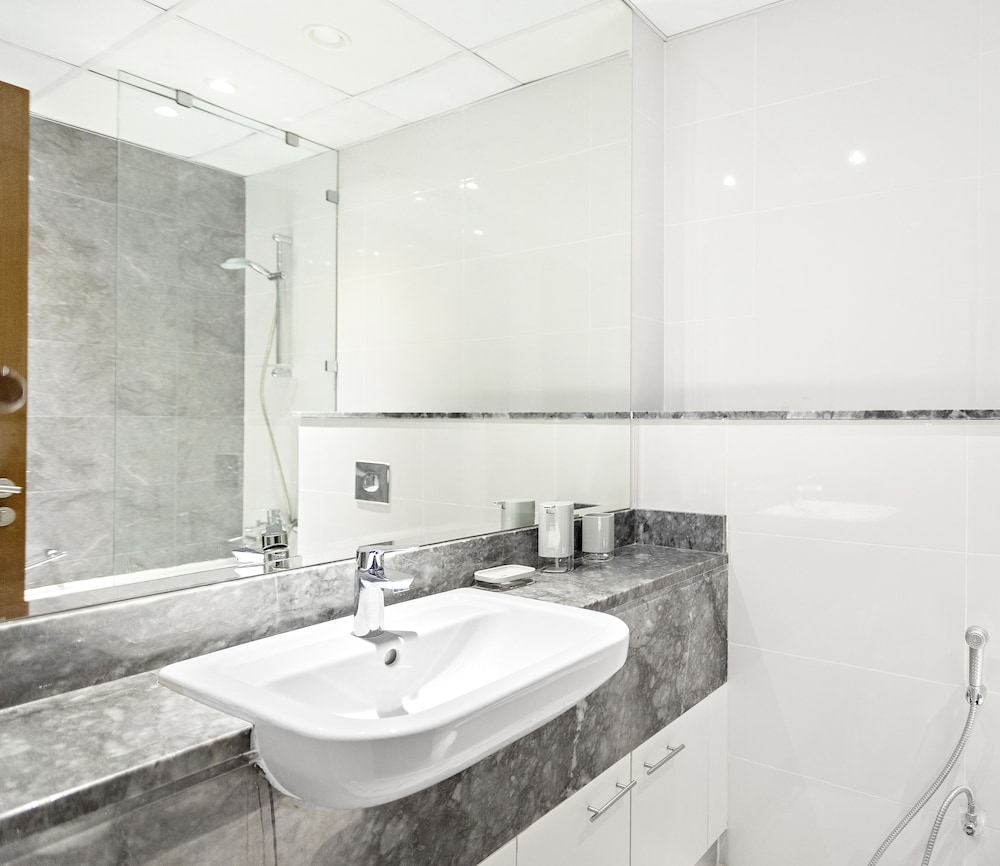 WelHome - Luxurious 2BR Apt. at Noora Tower in Business Bay
