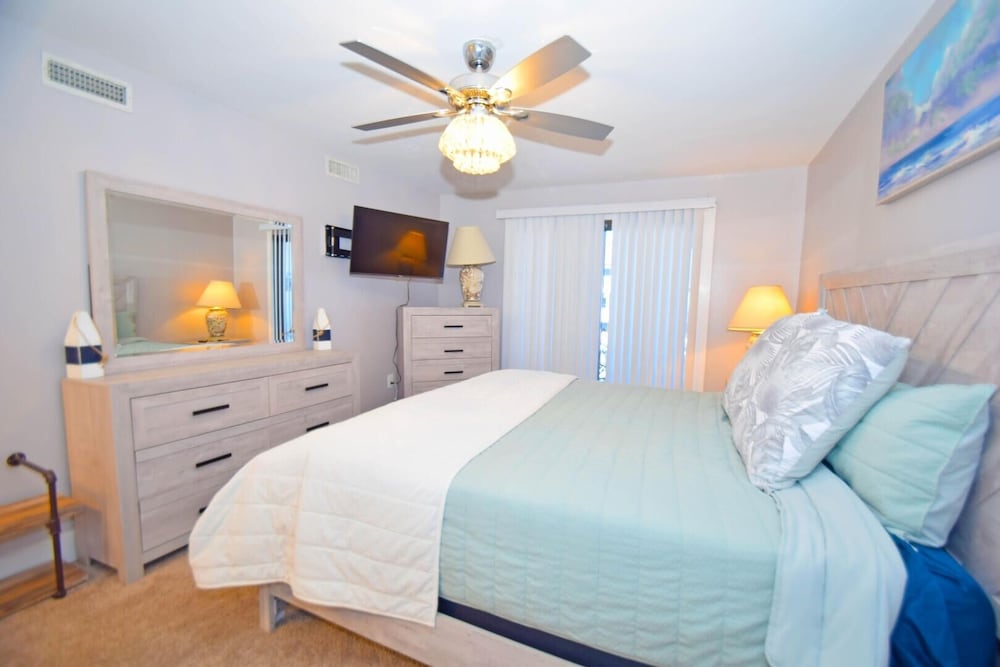 The Chateau 101b 2 Bedroom Condo by RedAwning view 2