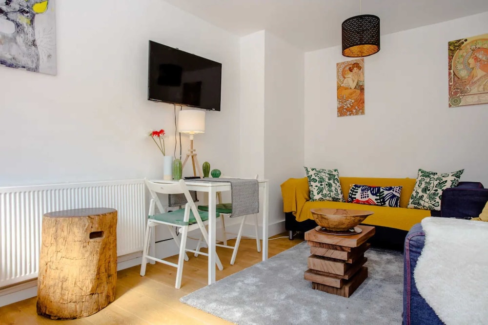 Stylish 4BD House With Private Garden - Stratford