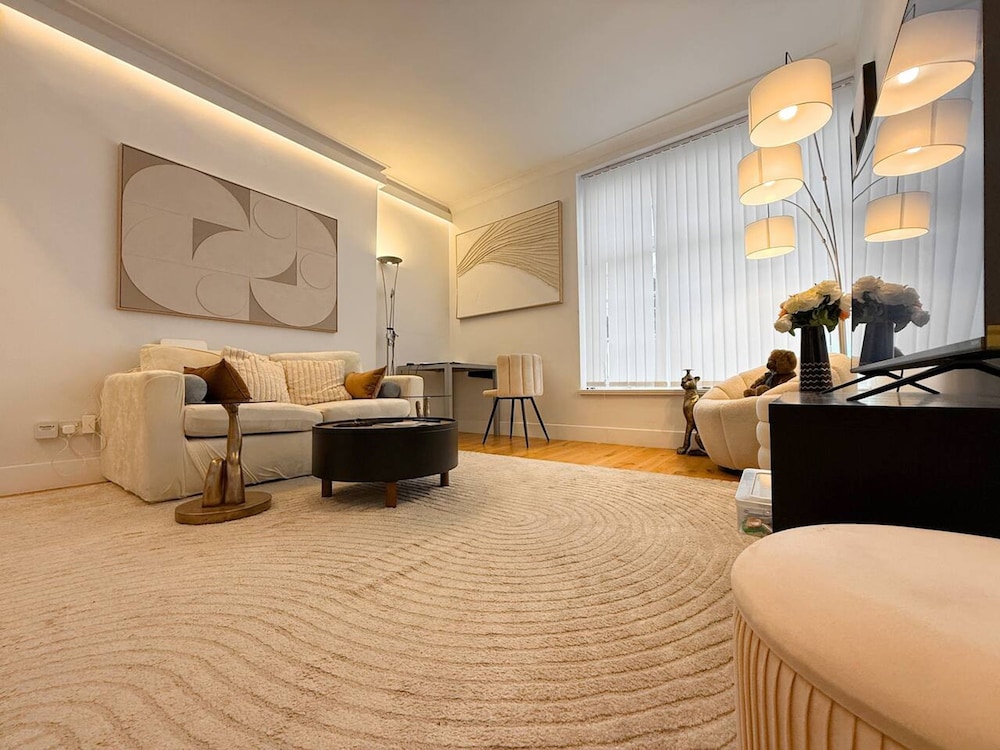 Cosy Mayfair Hideout on Prestigious Street