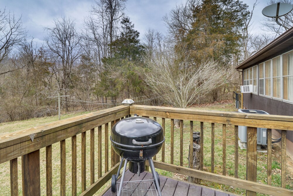 Quaint Shenandoah River Cabin: Kayak + Paddleboard view 4