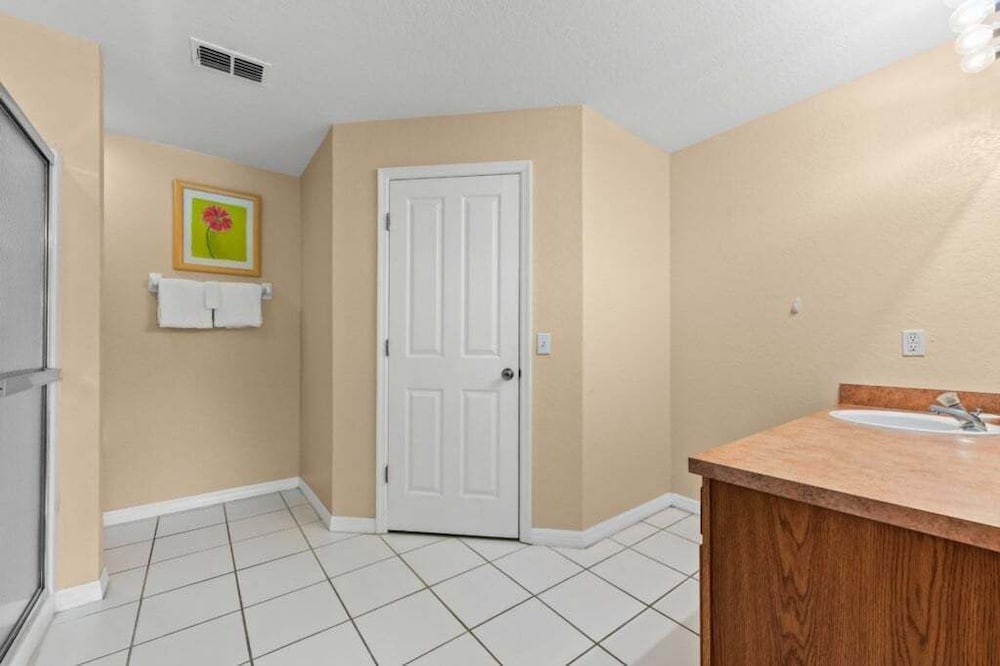 Reserve Retreat - Gated 4br With Pool Near Disney 4 Bedroom Villa