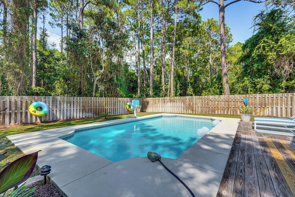 30A Poolside Oasis: 2 Mi to Beach & Boat Access
