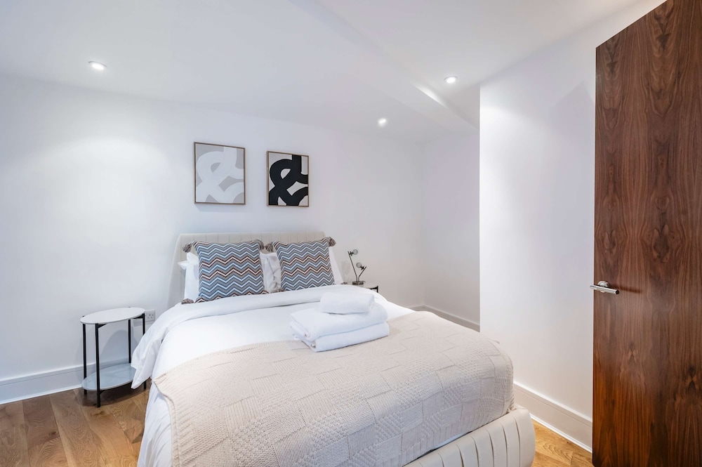 The Urban Minimalist- Notting Hill 2 Bed