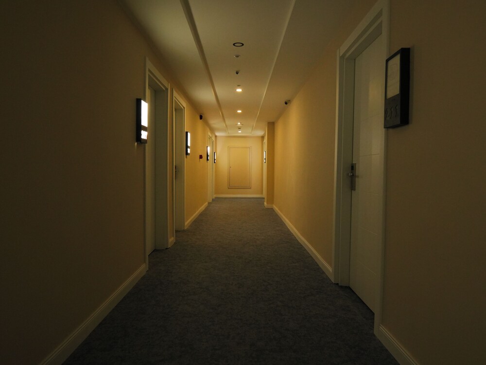 Bonnie City Hotel - Image 74