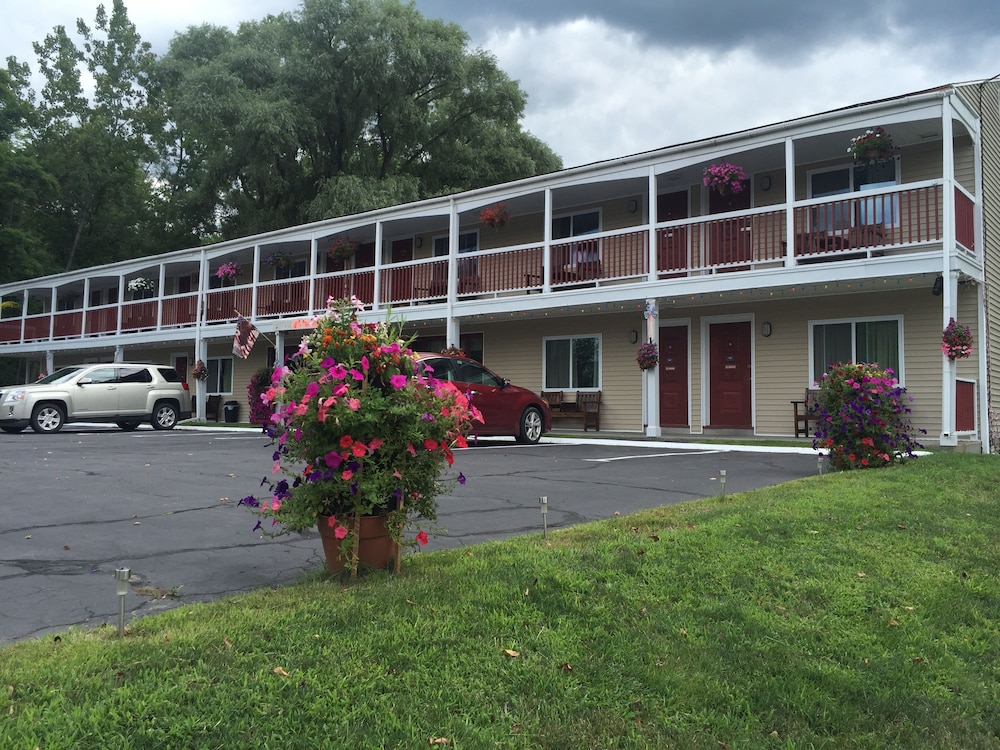 Cozy Corner Motel