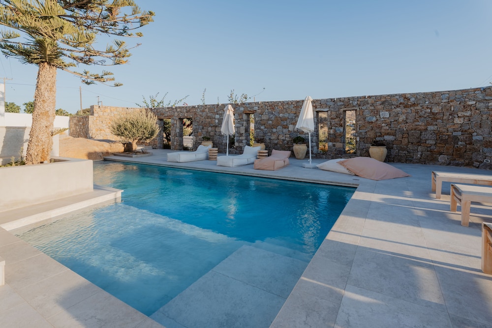 Oliving Mykonos Luxury Suites
