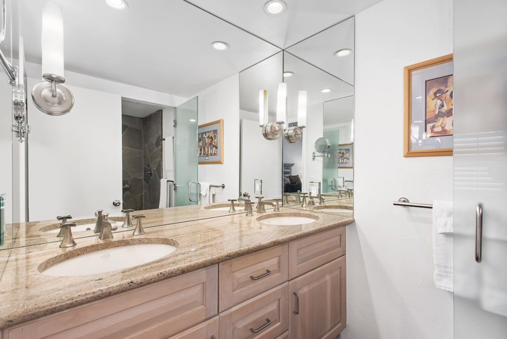 Deluxe 3 & 4 Bedroom Aspen Apartments Next to Silver Queen Gondola view 2
