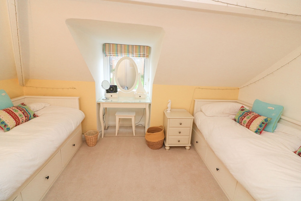 5 Melbury