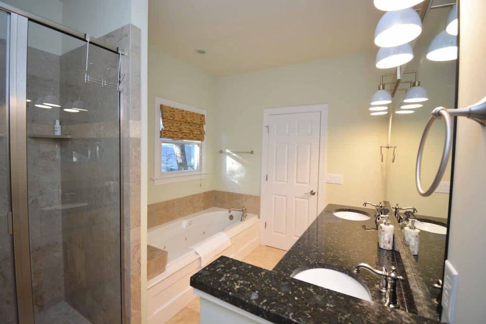 Island Time - Pet Friendly and Minutes From Beach