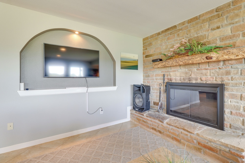 Waterfront Spicewood Home: Deck, Fire Pit Grill - Property Image 14