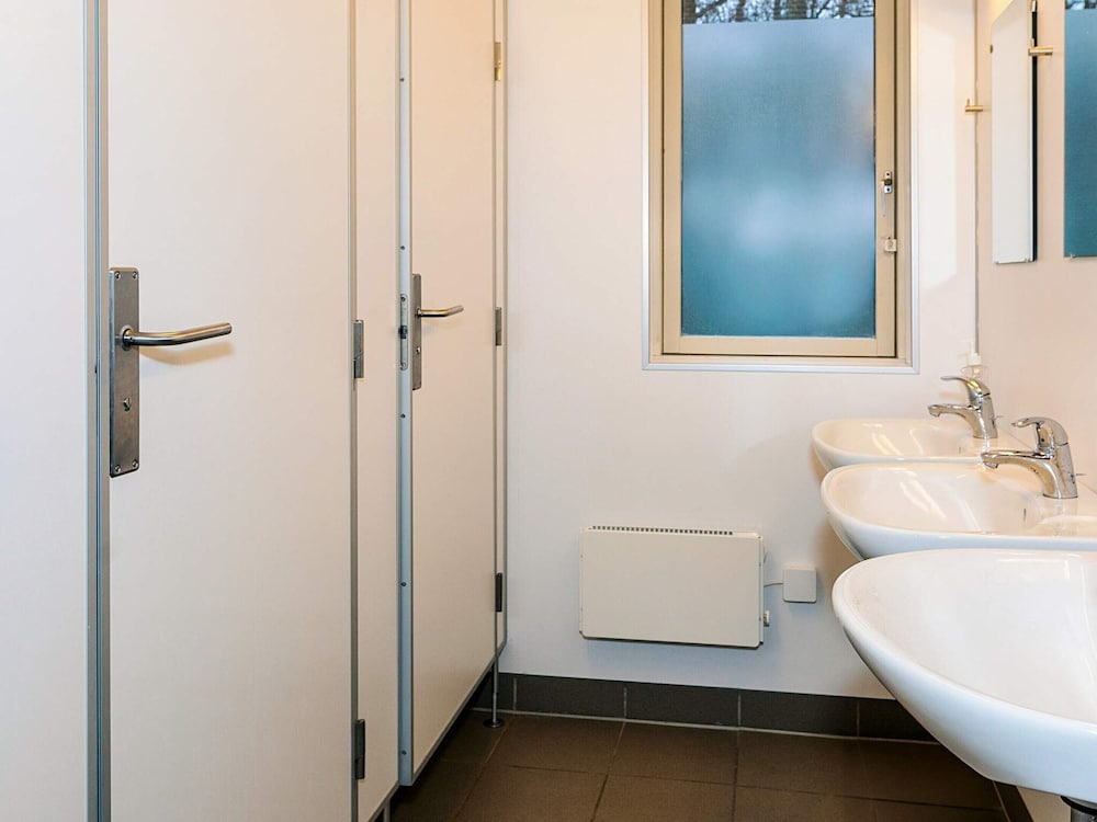 Holiday Home With Shared Kitchen & Bathroom